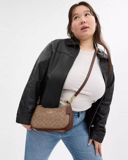 Teri Shoulder Bag In Signature Canvas